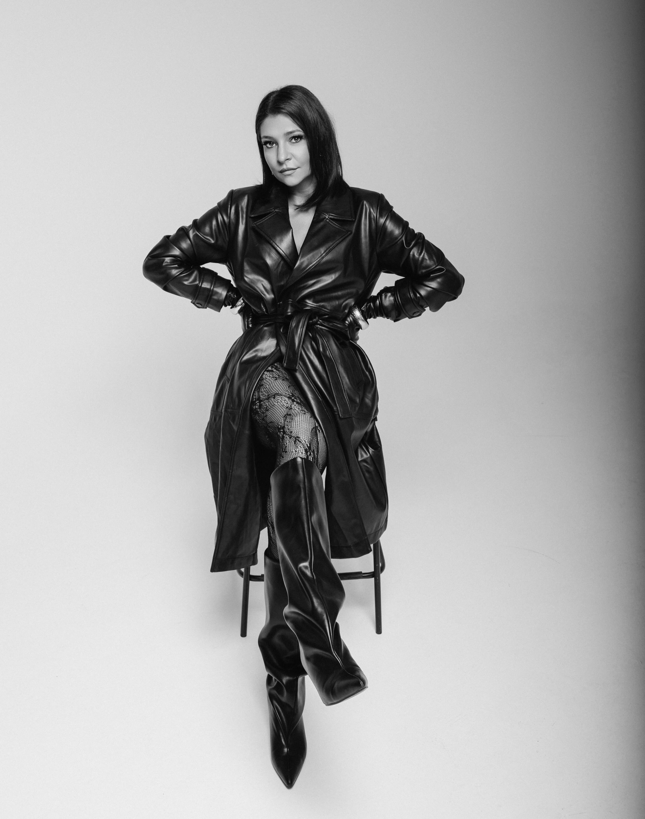 B&W