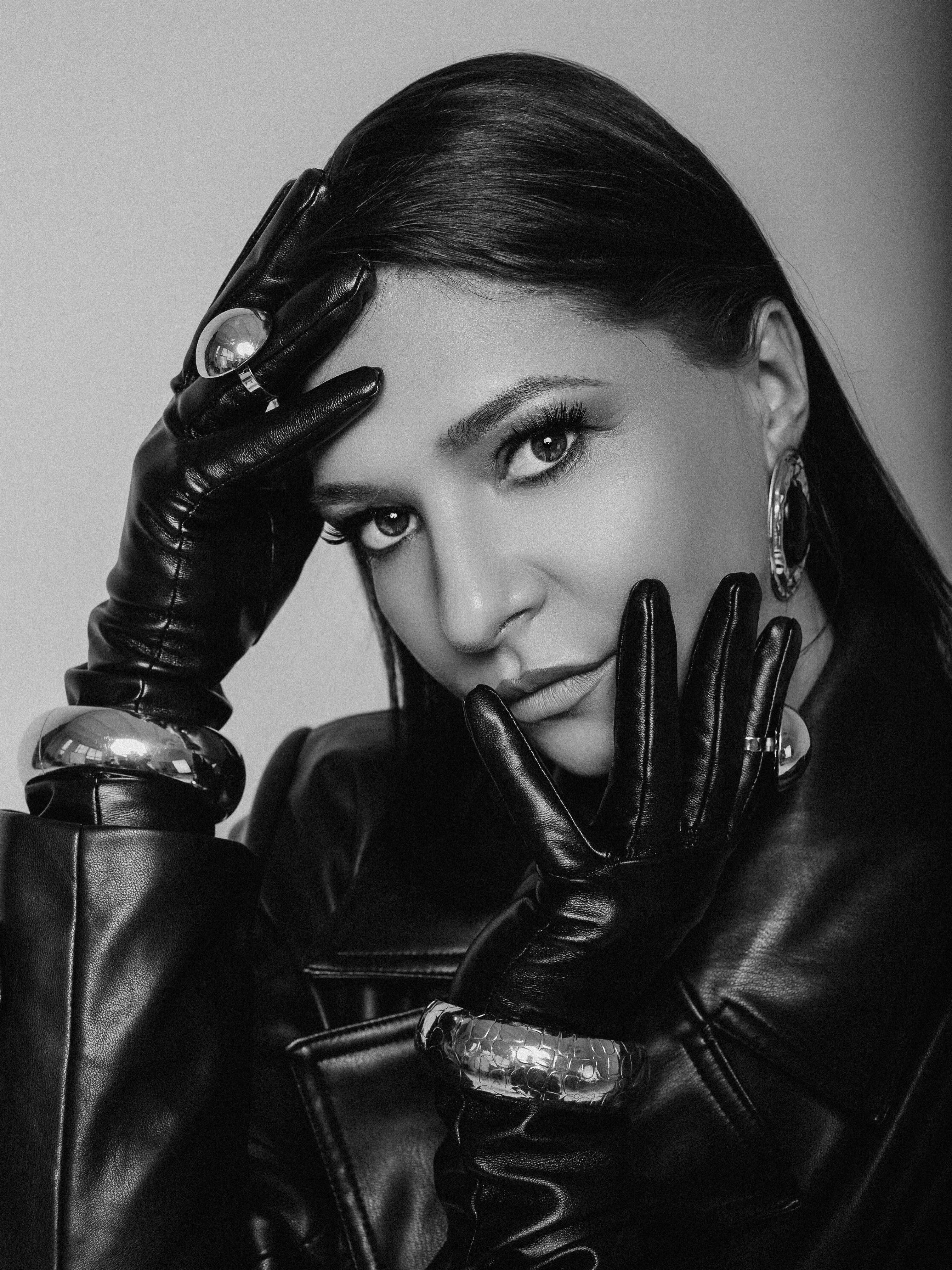 B&W