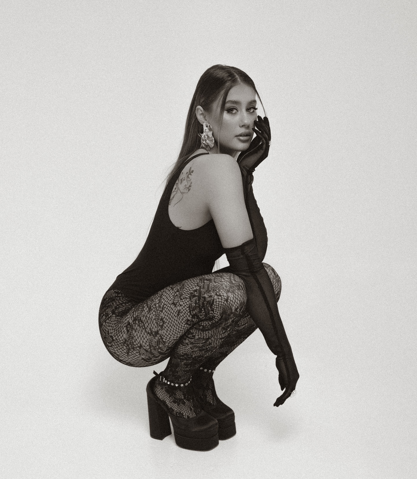 B&W